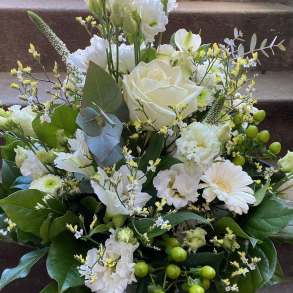 Lys og enkel havebuket