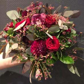 Klassisk tætbundet buket