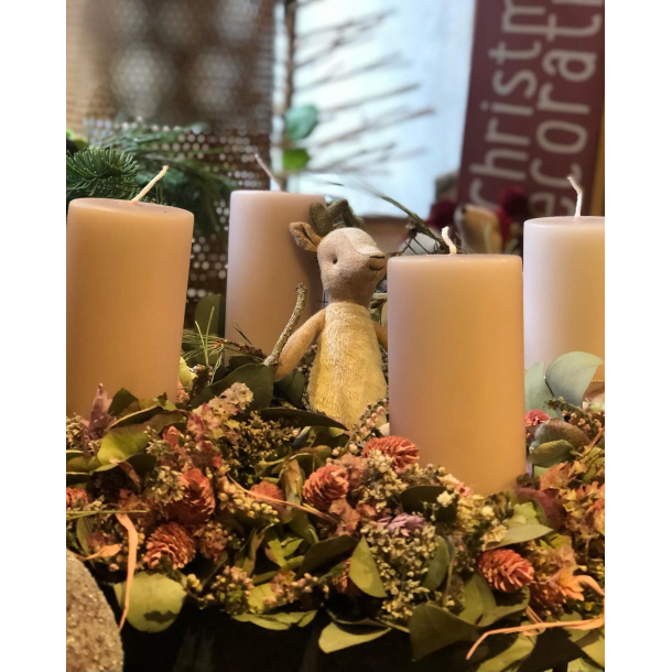 Adventskrans hndbundet p halm