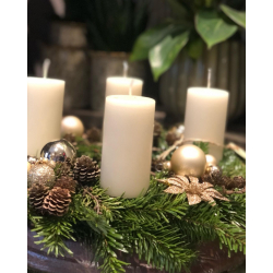 Adventskrans hndbundet p halm