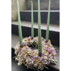 Adventskrans hndbundet p halm