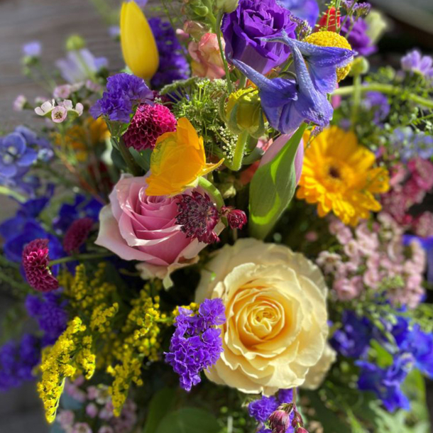 Klassisk ttbundet buket